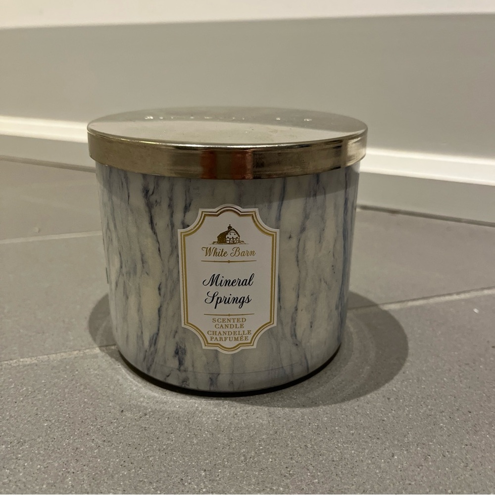 Bath & Body Works White Barn Bath Mineral Springs 3 Wick Scented Candle 14.5 oz